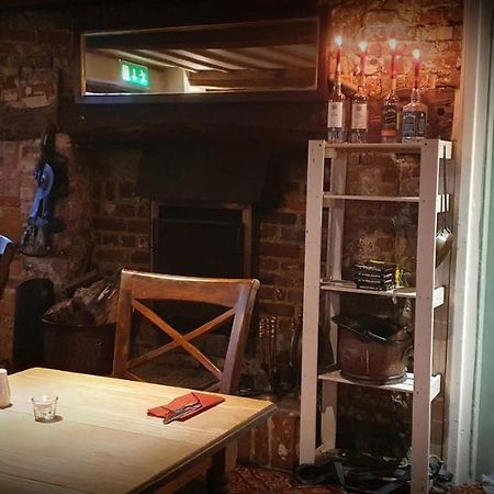 The Coach And Horses Bed and Breakfast Γουίντσεστερ Εξωτερικό φωτογραφία