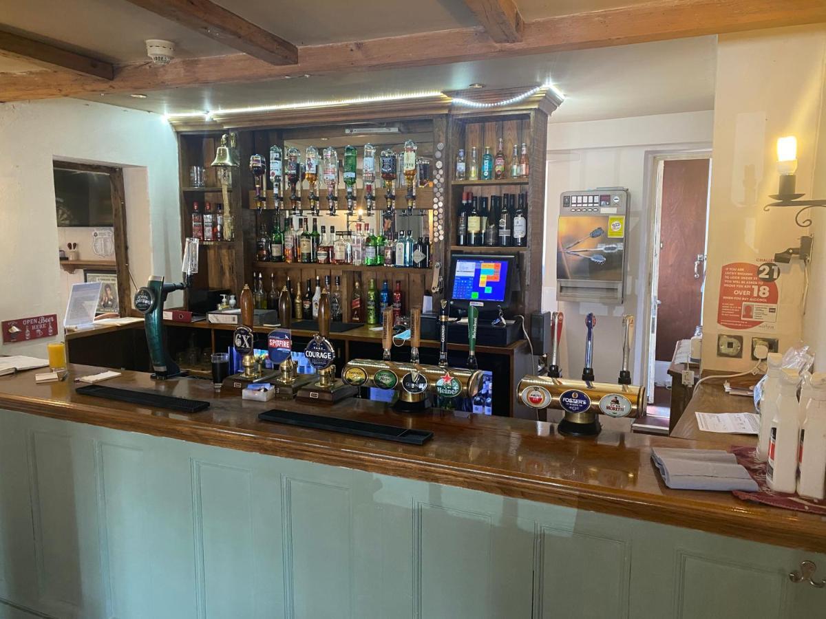 The Coach And Horses Bed and Breakfast Γουίντσεστερ Εξωτερικό φωτογραφία