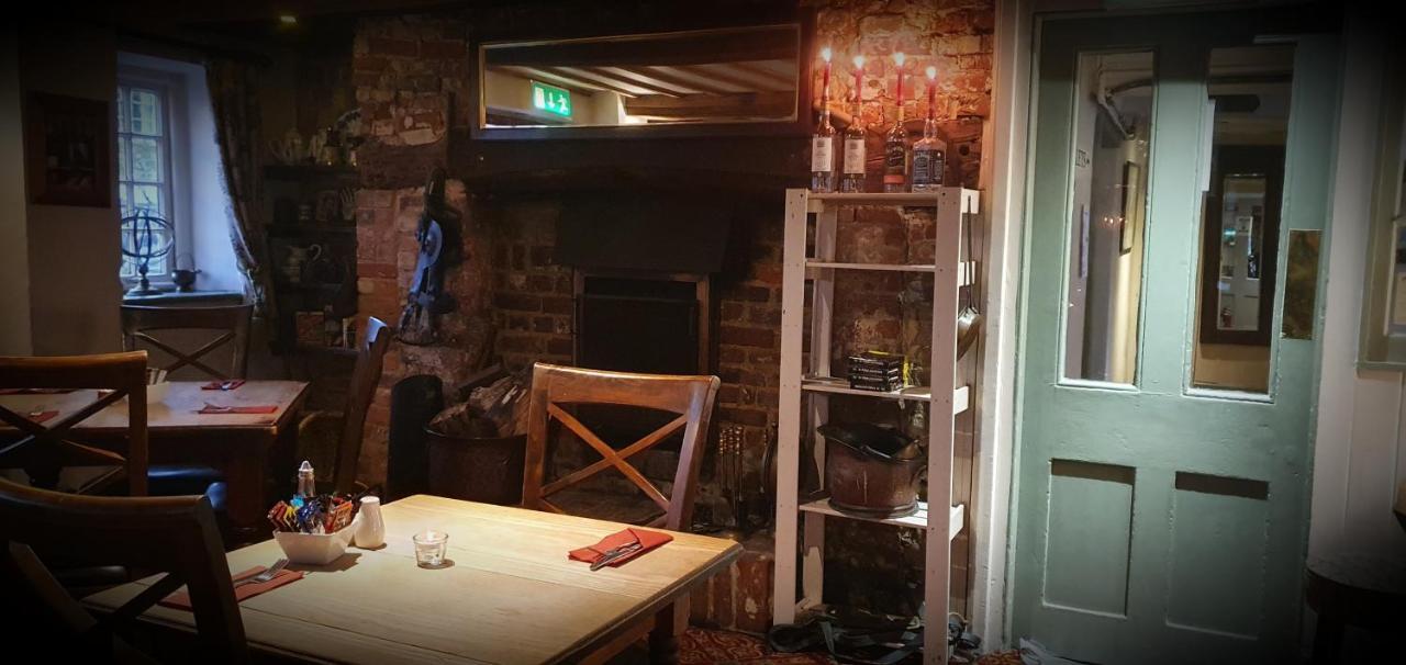 The Coach And Horses Bed and Breakfast Γουίντσεστερ Εξωτερικό φωτογραφία
