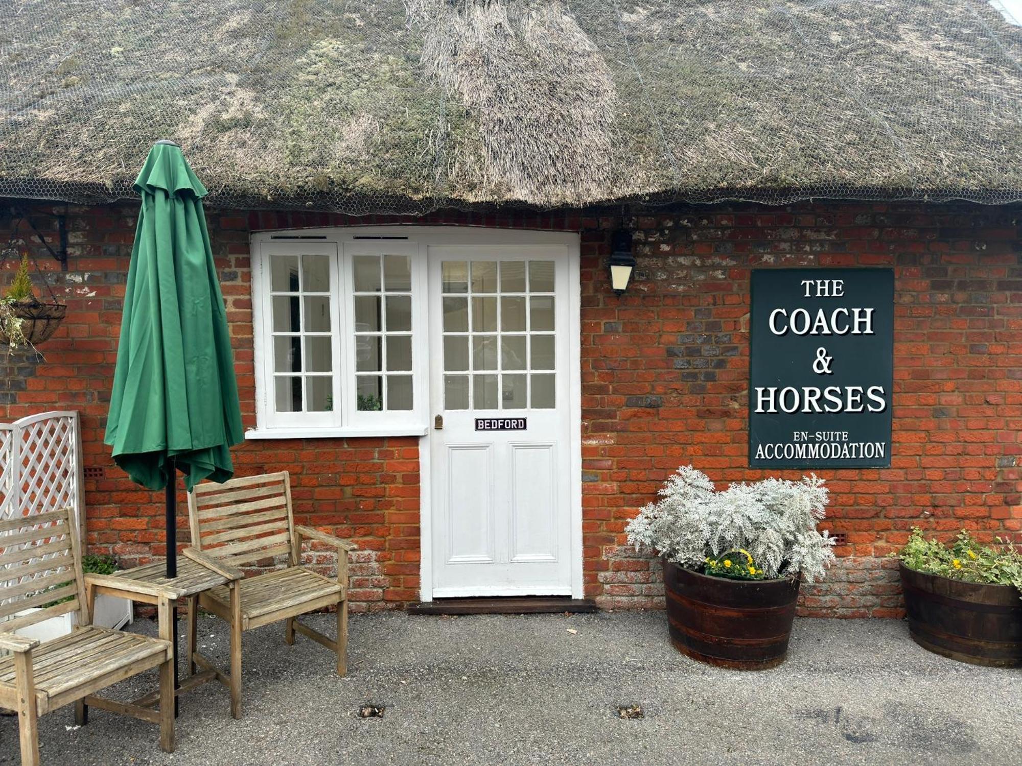 The Coach And Horses Bed and Breakfast Γουίντσεστερ Εξωτερικό φωτογραφία
